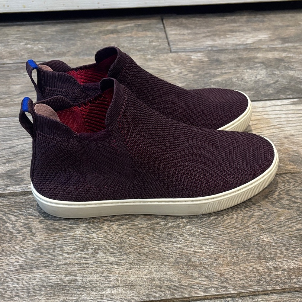 Rothy’s Chelsea sneaker boots in Berry lattice Women’s size 8